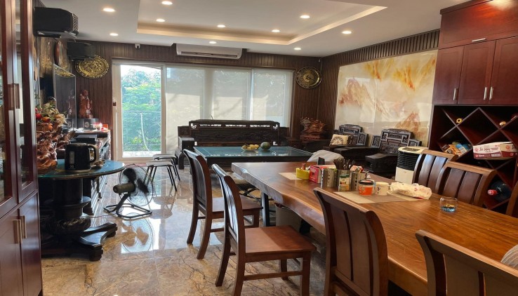 Bán biệt thự đẳng cấp vip khu Dịch Vọng, vỉa hè ô tô tránh kinh doanh, 145m2, 45 tỷ, mặt tiền 10m
